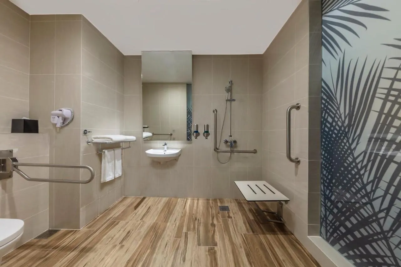 Holiday Inn Express Kota Kinabalu City Centre By Ihg Hotell