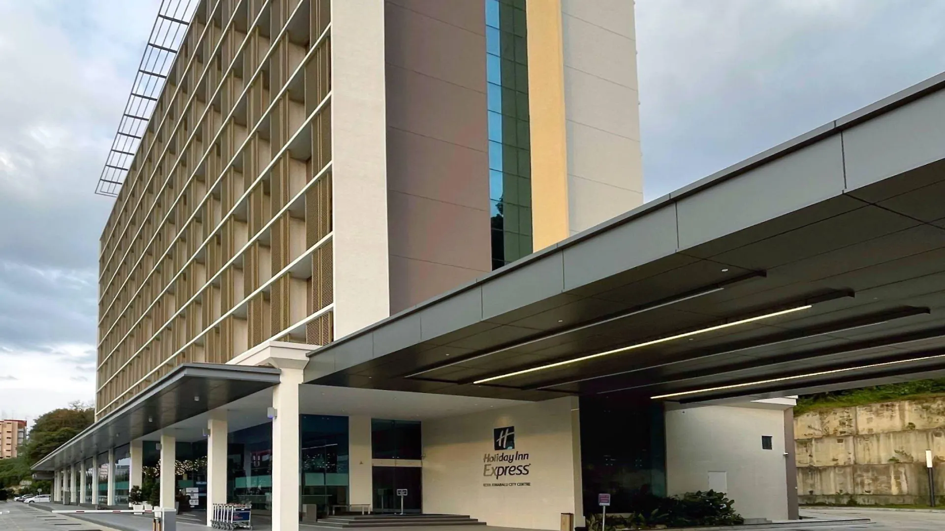 Holiday Inn Express Kota Kinabalu City Centre By Ihg Hotel